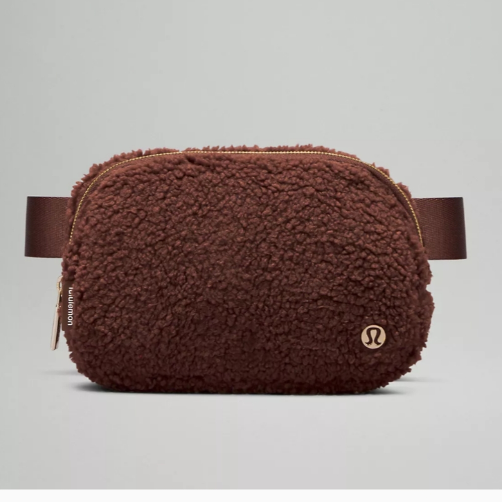 Lululemon everywhere belt bag in Lululemon gift bag/dustcover NWT